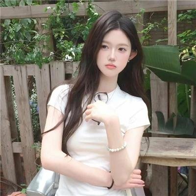玉湖裸女