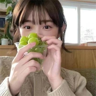 院子里的女人